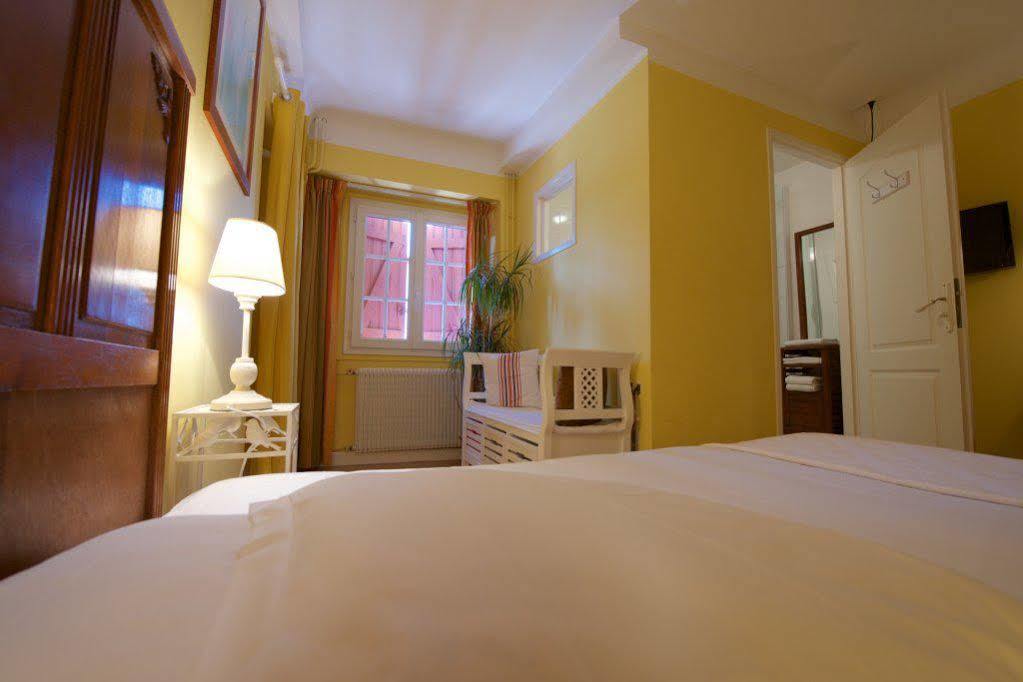 Auberge Chez Tante Ursule Cambo-les-Bains Bagian luar foto