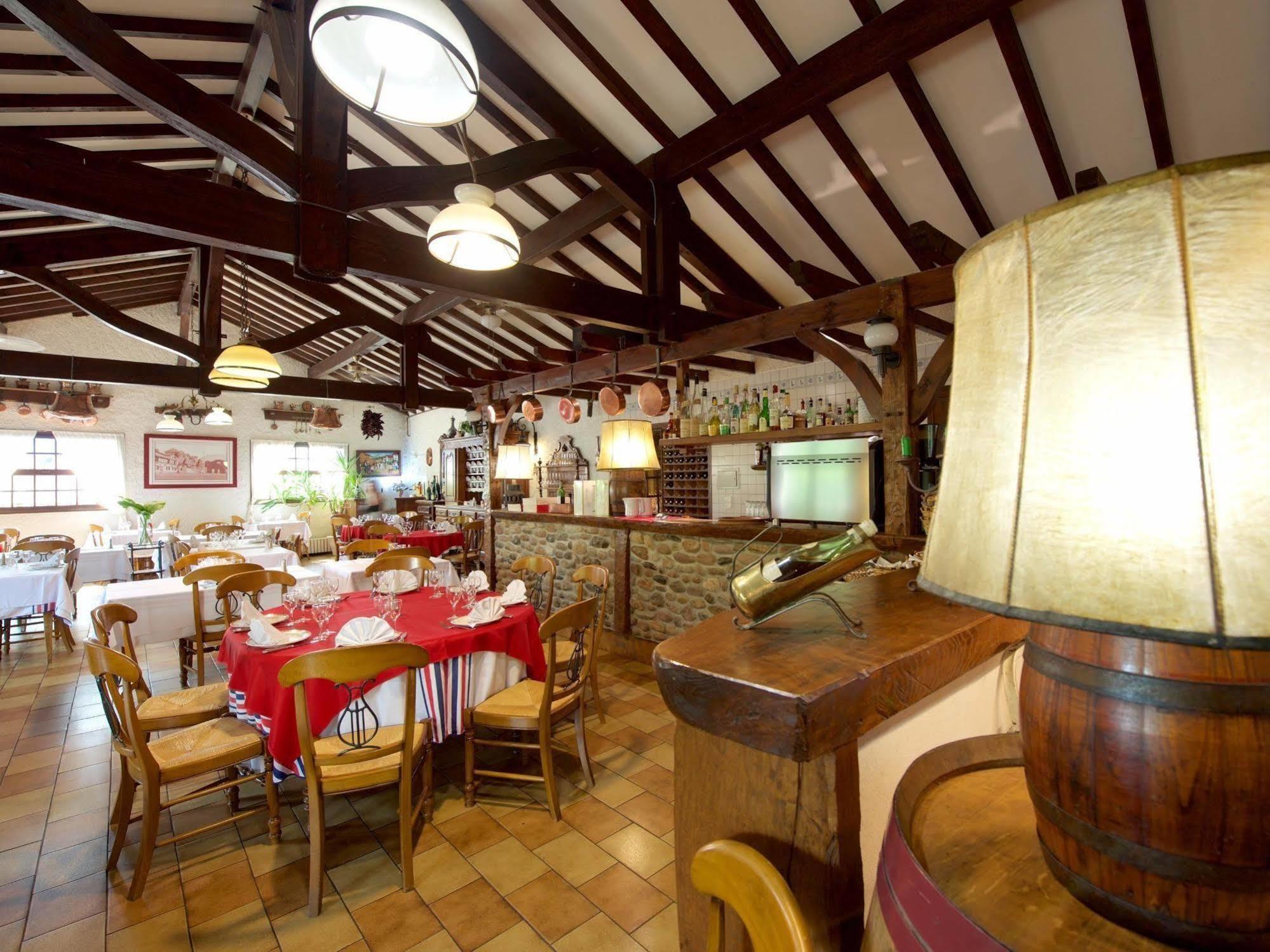 Auberge Chez Tante Ursule Cambo-les-Bains Bagian luar foto