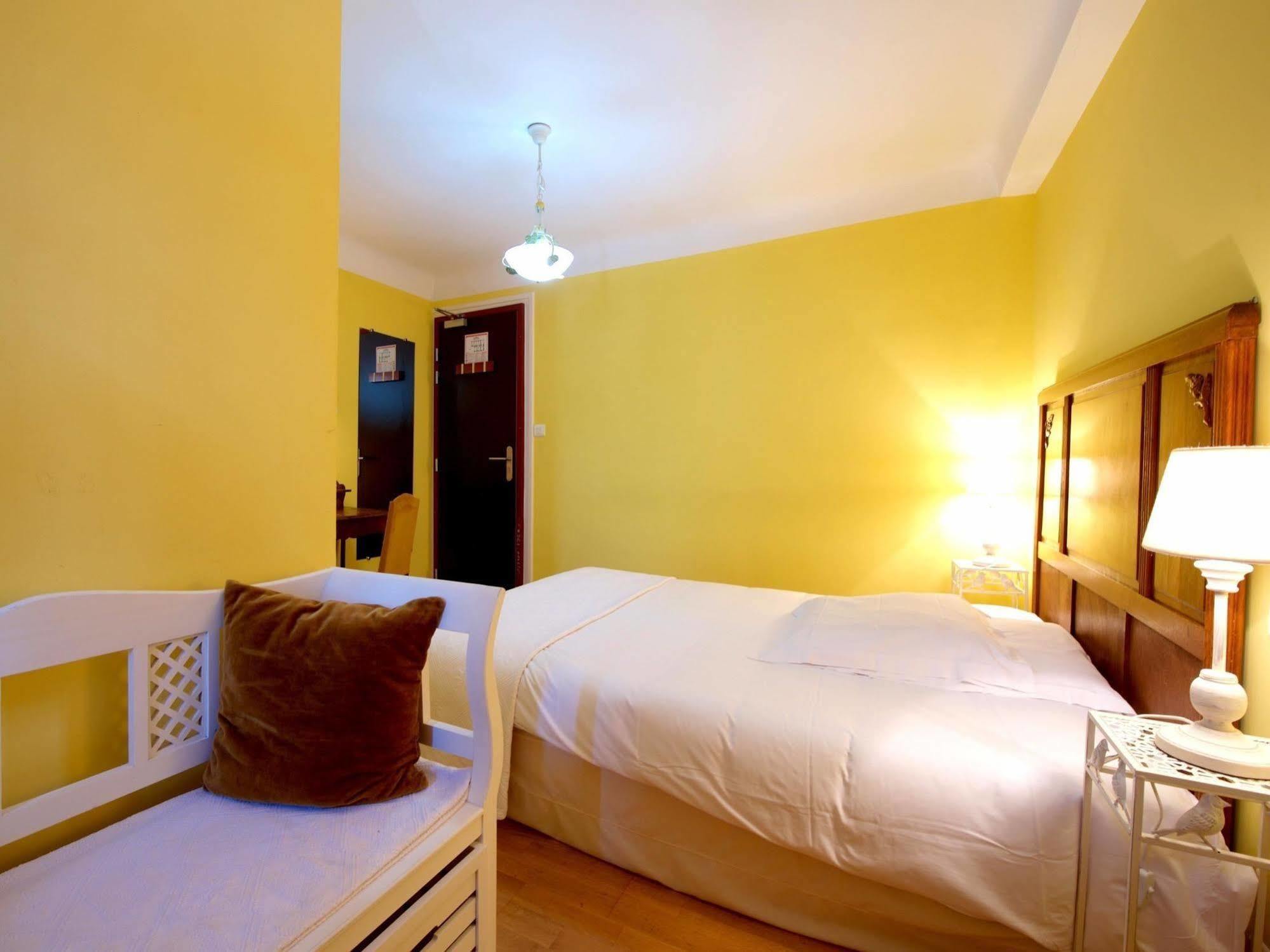 Auberge Chez Tante Ursule Cambo-les-Bains Bagian luar foto