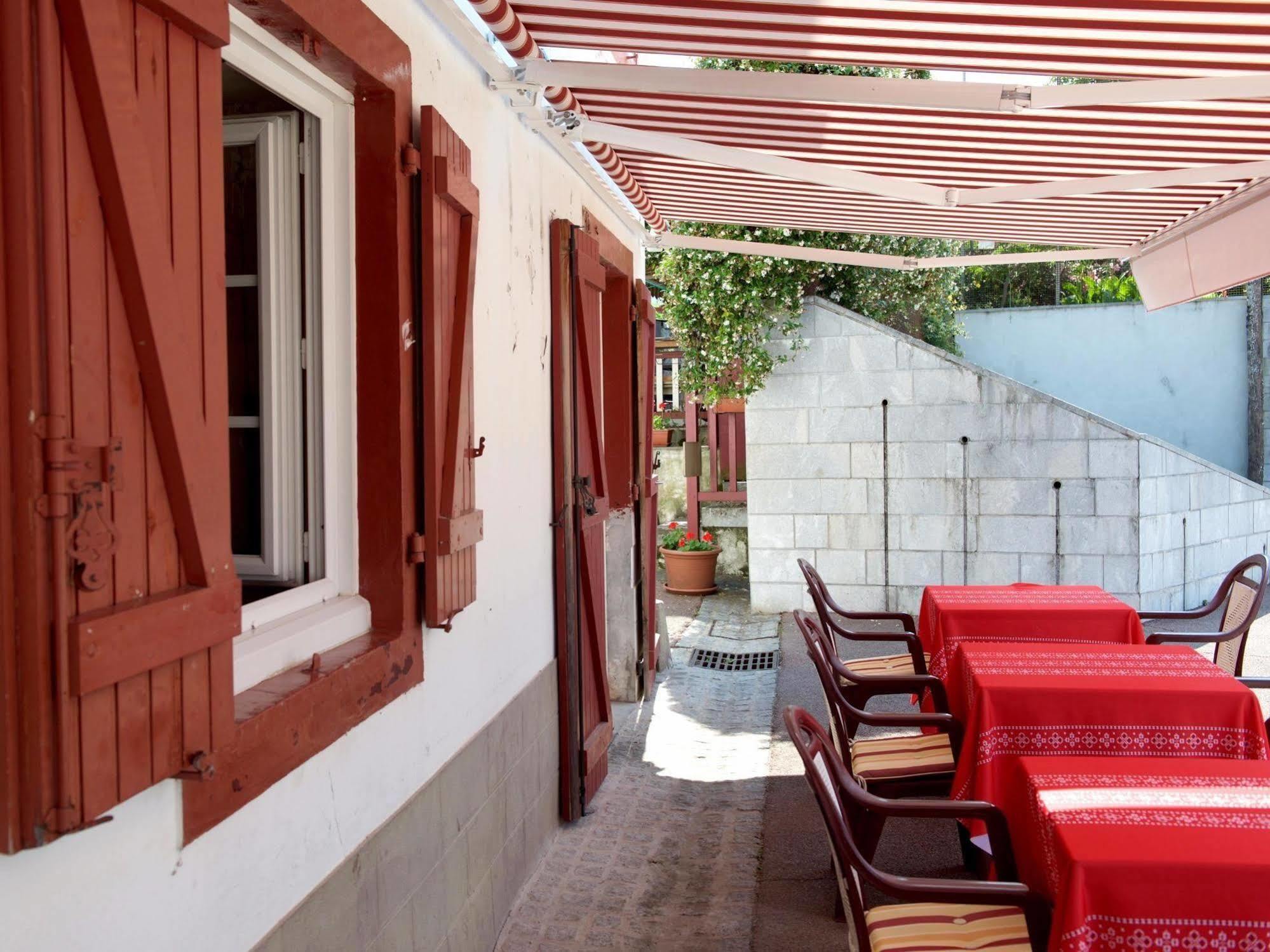Auberge Chez Tante Ursule Cambo-les-Bains Bagian luar foto